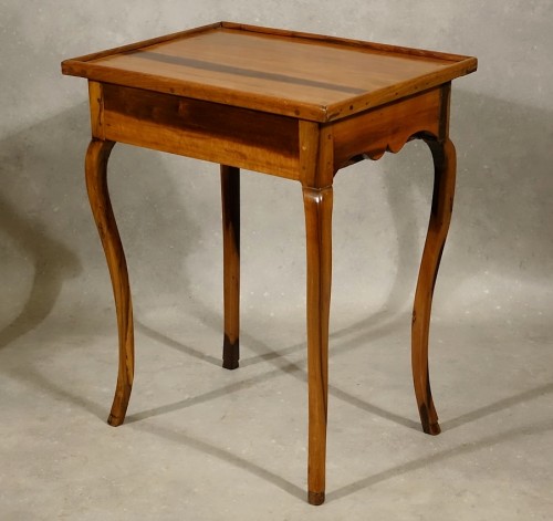 Louis XV - Louis XV table in guaiac wood, La Rochelle 18th century