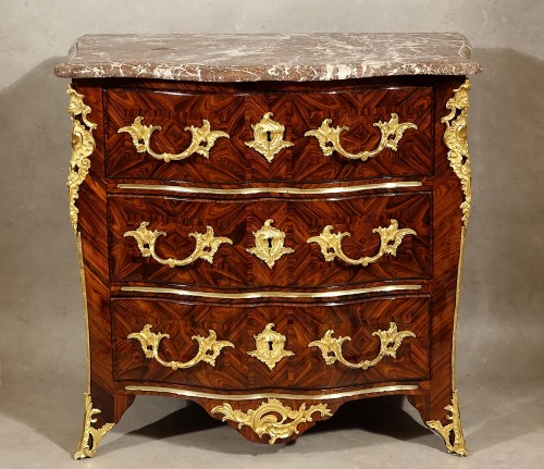 French Regence &quot;Commode d&#039;entre deux&quot; stamped MM for Michele Mallerot - Furniture Style French Regence
