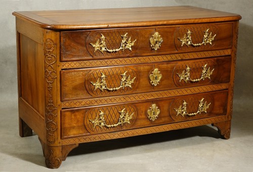 Mobilier Commode - Commode Louis XIV du Dauphiné