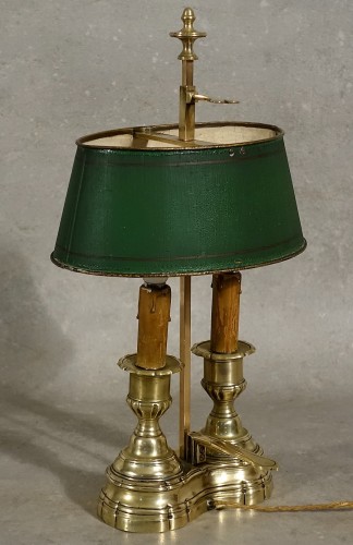 Bougeoir à main à deux binets en lampe bouillotte - Paris, début XVIIIe - Luminaires Style Régence