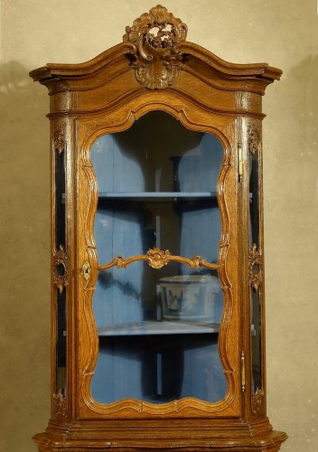 XVIIIe siècle - Encoignure en vitrine "à logettes" - Régence liégeois Aix-la-Chapelle XVIIIe
