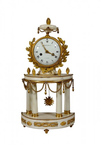 Pendule à l'antique signée Humbert-Droz - Paris, époque Louis XVI