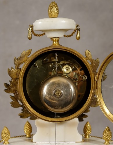 Pendule à l'antique signée Humbert-Droz - Paris, époque Louis XVI - Antiquités Philippe Glédel