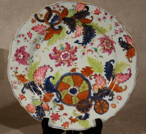 Céramiques, Porcelaines  - Paire d'assiettes en porcelaine de la Cie des Indes décor à la feuille de tabac