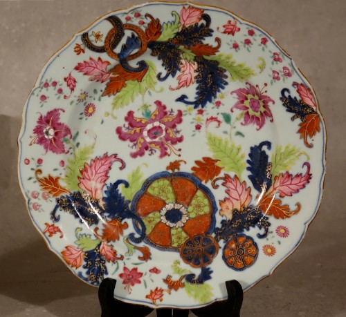 Céramiques, Porcelaines  - Paire d'assiettes en porcelaine de la Compagnie des Indes décor à la feuille de tabac