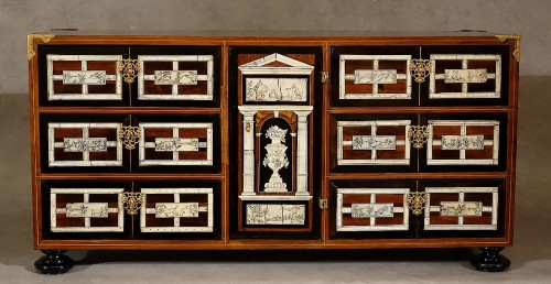 Cabinet gravé de scènes de chasse - Espagne XVIIe - Mobilier Style Louis XIII