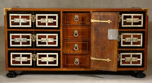 Mobilier Cabinet & Coffre - Cabinet gravé de scènes de chasse - Espagne XVIIe