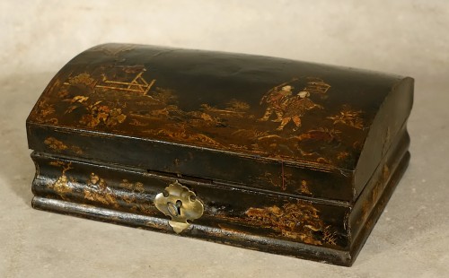 Coffret ou boîte à perruque en tôle et vernis Martin - Paris XVIIIe - Objets de Vitrine Style Louis XV