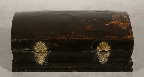 Antiquités - Coffret ou boîte à perruque en tôle et vernis Martin - Paris XVIIIe