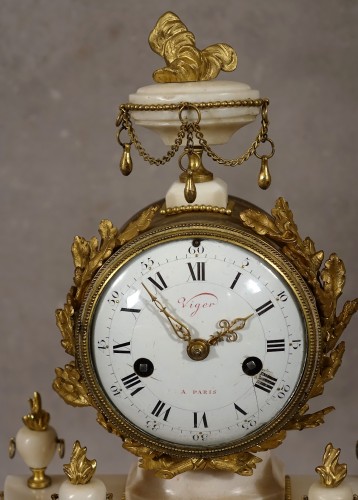 Pendule portique Louis XVI signée Viger - Paris XVIIIe - Horlogerie Style Louis XVI