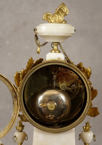 Pendule portique Louis XVI signée Viger - Paris XVIIIe - Antiquités Philippe Glédel