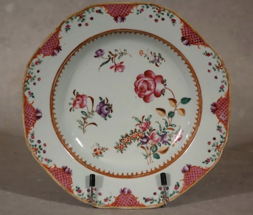 Paire d'assiettes de la famille rose - Qianlong - Céramiques, Porcelaines Style 