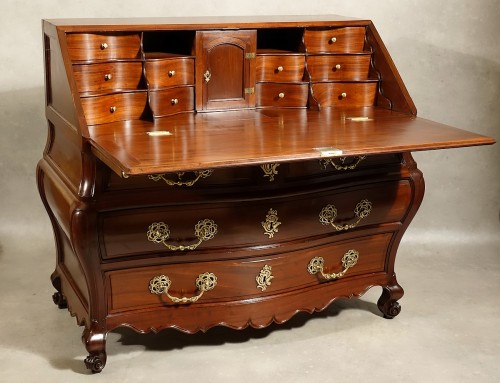 Commode bureau dite scriban en acajou massif. Bordeaux XVIIIe - Louis XV