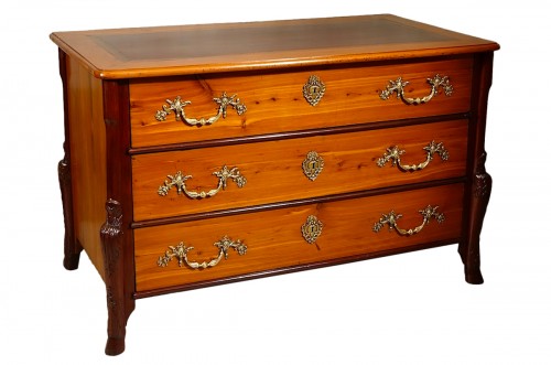 Commode de port Louis XIV mazarine en bois des Indes et des Amériques