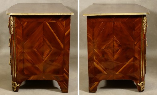 XVIIIe siècle - Commode grenobloise Louis XIV en placage de prunier