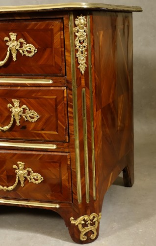 Commode grenobloise Louis XIV en placage de prunier - Louis XIV