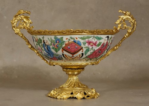Céramiques, Porcelaines  - Coupe en porcelaine de Bayeux à monture de bronze