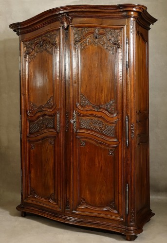 Mobilier Armoire - Armoire de château d'Île-de-France d'époque Régence galbée toutes faces