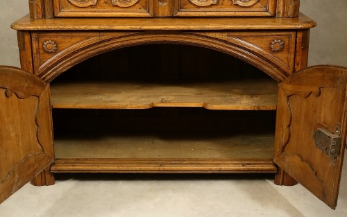 Antiquités - Buffet deux corps de chasse et de présentation XVIIIe