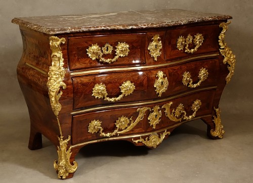 XVIIIe siècle - Commode Régence aux masques de faune et de lion par Criaerd