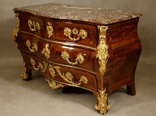 Antiquités - Commode Régence aux masques de faune et de lion par Criaerd