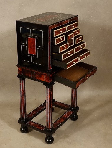 Petit cabinet et son piétement en ébène ivoire et écaille - Anvers XVIIe - Louis XIV