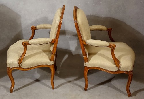 Paire de fauteuils à dossiers plats - Paris XVIIIe - Louis XV