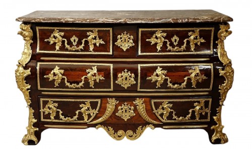 Très impressionnante commode Régence aux dragons