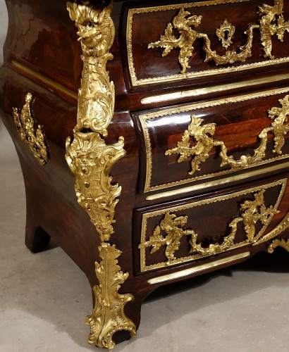 Très impressionnante commode Régence aux dragons - Régence