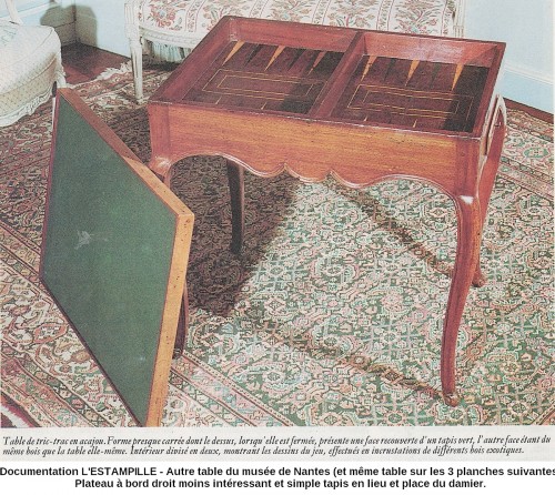 Antiquités - Table en cabaret à jeu de trictrac et d'échec en acajou - Nantes XVIIIe