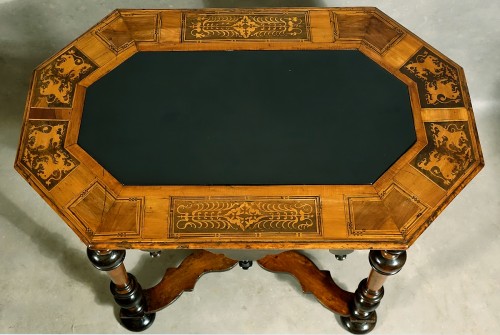 Table de changeur suisse - Canton des Grisons XVIIe. - Mobilier Style Louis XIV