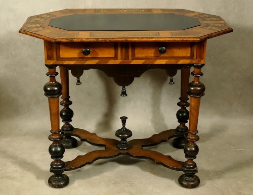 Mobilier Table & Guéridon - Table de changeur suisse - Canton des Grisons XVIIe.