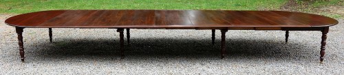 Antiquités - Grande table de banquet et ses 7 rallonges en acajou massif