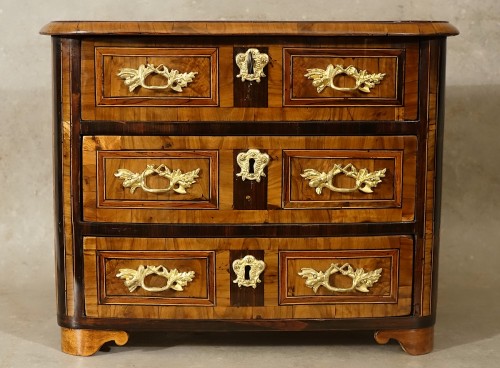 Commode de maîtrise Louis XIV - Grenoble premier tiers du XVIIIe - Collections Style Louis XIV