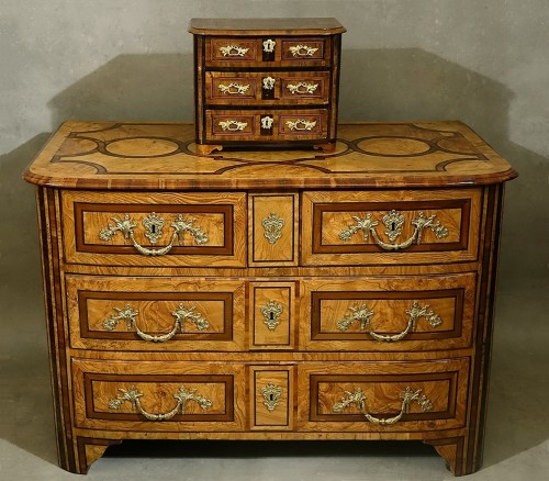 Antiquités - Commode de maîtrise Louis XIV - Grenoble premier tiers du XVIIIe