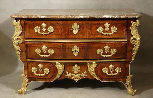 Importante commode Régence en sarcophage attribuée à Louis Delaitre - Mobilier Style Régence