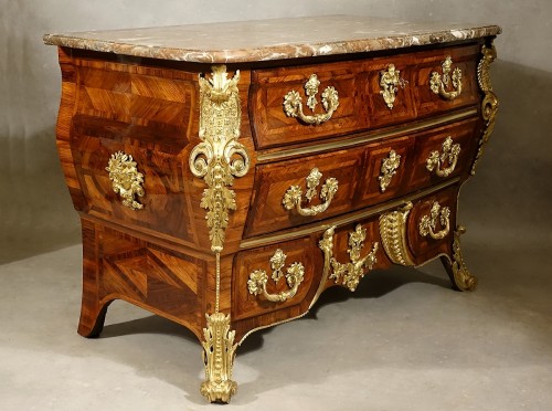 Importante commode Régence en sarcophage attribuée à Louis Delaitre - Régence