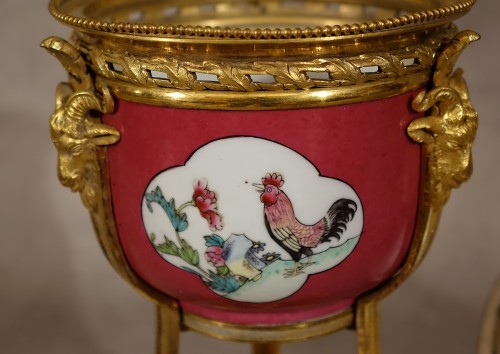 Objet de décoration Cassolettes, coupe et vase - Paire de cassolettes brûles-parfum porcelaine et bronze