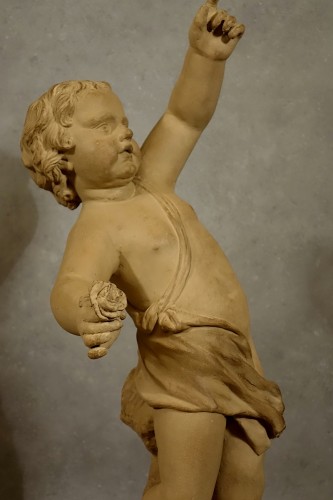Putto à la rose en terre cuite XVIIIe - Antiquités Philippe Glédel