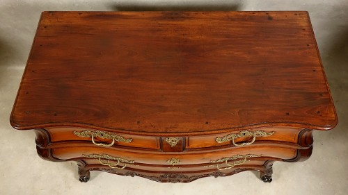 Mobilier Commode - Commode en S en acajou massif - Bordeaux XVIIIe