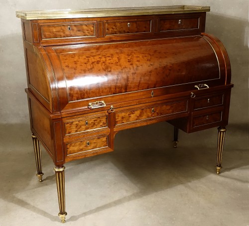 Bureau cylindre d'époque Louis XVI en acajou moucheté - Antiquités Philippe Glédel
