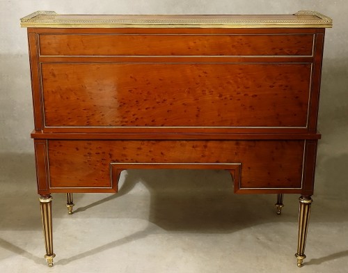 Louis XVI - Bureau cylindre d'époque Louis XVI en acajou moucheté