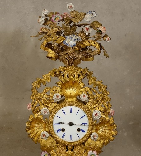 Louis-Philippe - Pendule orientaliste à décor de turqueries et fleurs de porcelaine