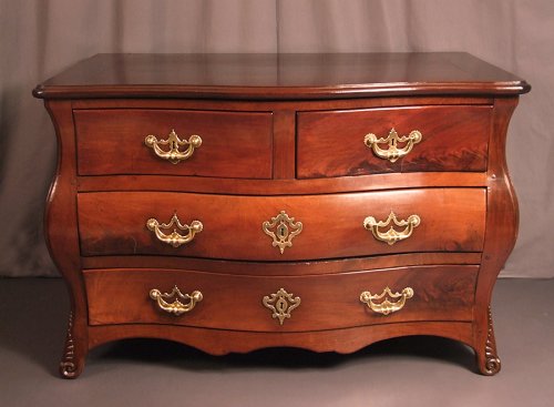 XVIIIthc Commode malouine in cuban mahogany