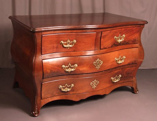 XVIIIthc Commode malouine in cuban mahogany - Furniture Style Louis XV