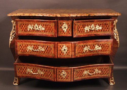 XVIIIe siècle - Commode parisienne en marqueterie de cubes d'époque Louis XV