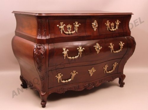 Commode de port rochelaise en acajou de Cuba - Mobilier Style Louis XV