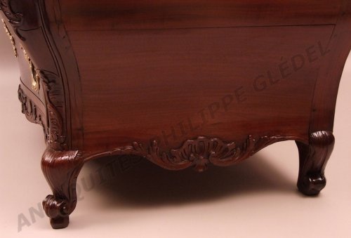 Louis XV - Commode de port rochelaise en acajou de Cuba