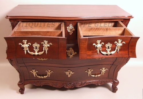 Antiquités - Commode de port rochelaise en acajou de Cuba