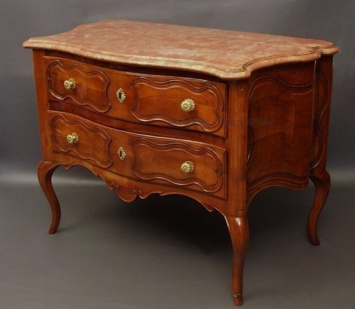 Commode Louis XV en sauteuse - Mobilier Style Louis XV